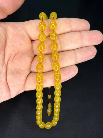 MUHAMMAED TACİR USTA YAPIMI SIKMA KEHRİBAR TESBİH BEYZİ KESİM SARI RENK 11MMX8MM T-799