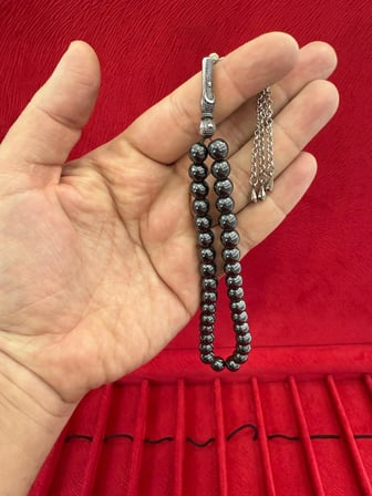 HEMATİT TAŞI TESBİH ÖZEL KUTUSUNDA HEDİYELİK DOĞALTAŞ T-804