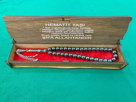 HEMATİT TAŞI TESBİH ÖZEL KUTUSUNDA HEDİYELİK DOĞALTAŞ T-804