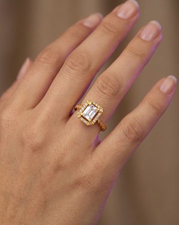 22 Ayar Altın Taşlı Yüzük Modern Tasarım 3.14gr Baget Kadın Hediye