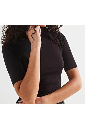 Kadın Siyah Kısa Kollu Body Yarım Boğaz
