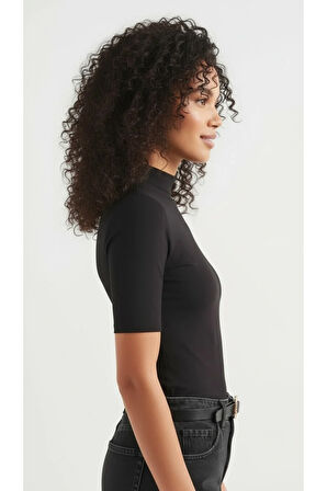 Kadın Siyah Kısa Kollu Body Yarım Boğaz