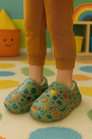 Peluş İçi Yünlü Kışlık Panduf Yeşil Gezegen Desenli Çocuk Ev Terliği