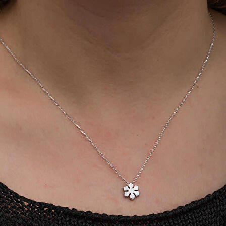 925 Ayar Gümüş Minimal Kar Tanesi Kadın Kolye