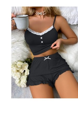 Siyah Likralı Düğmeli Yumuşacık 2Lİ Pijama Takımı
