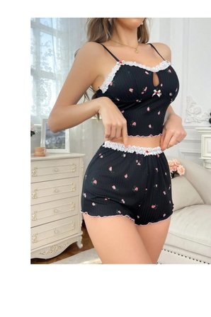 Yumuşak Kumaşlı Çiçekli Şortlu Dantelli Gecelik Takımı, Rahat ve Şık Ev Giyim,Kadın Pijama
