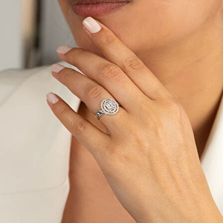 Gurmet Montür Beyaz Altın Baget Yüzük Oval Form