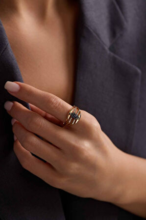 Saphire Taşlı Altın Triangle Yüzük