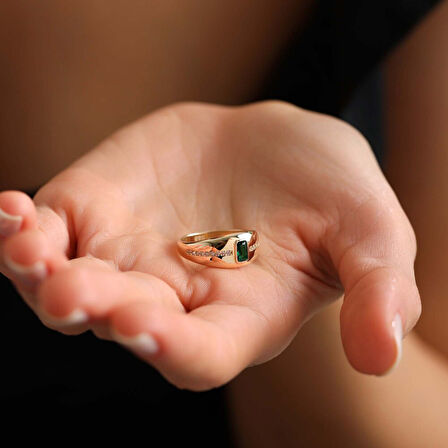 Emerald Taşlı Altın Yüzük