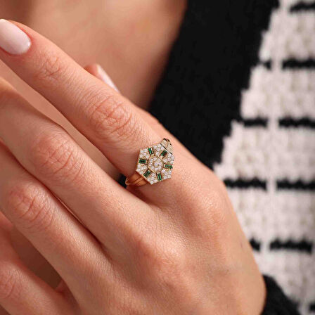 Baget Detaylı Altın Taşlı Yüzük Emerald