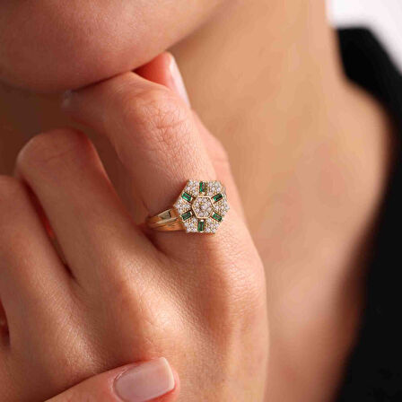 Baget Detaylı Altın Taşlı Yüzük Emerald