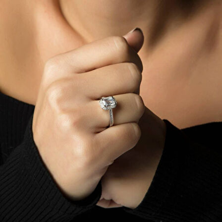 Baget Taşlı Beyaz Altın Tektaş Yüzük 14K Gold