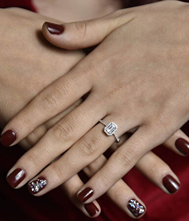 Baget Beyaz Altın Tektaş Yüzük 0.80 Karat