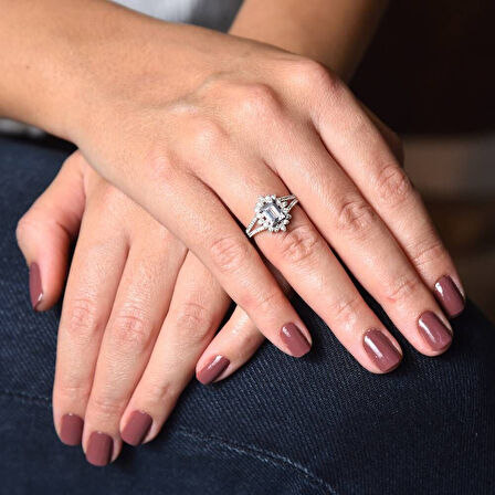 Baget Yüzük Beyaz Altın Çiçek Tasarım 0,50 Karat