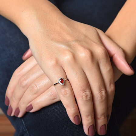 Beyaz Altın Anturaj Yüzük Damla Kök Yakut