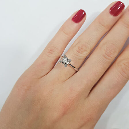 1 ct. Görünümlü 0.04 ct. Pırlanta Tektaş Yüzük