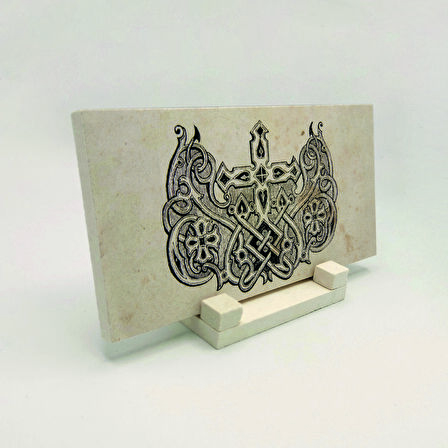 Haçlı Kral Tacı MotifiBaskılı Doğaltaş Masaüstlük