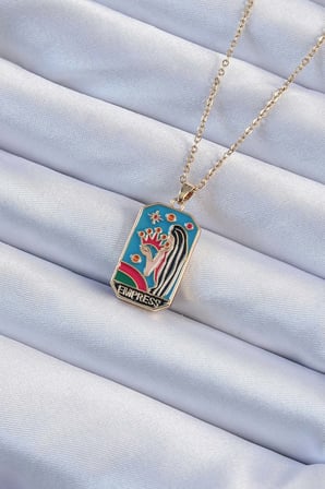 316L Çelik Zincir Altın Renk Taç ve Kız Figürlü Renkli Mineli Tarot Ke