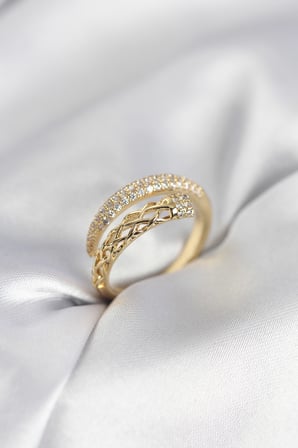 Gold Renk Zirkon Taşlı Sarmal Kadın Yüzük