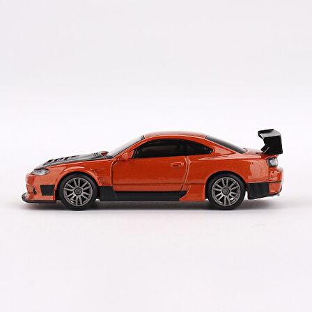 Mini GT 581 Nissan Silvia s15 D-MAX