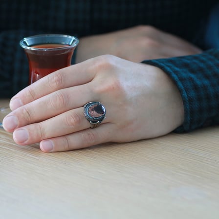 Faset Zultanit Taşlı Yanları Firuze Taş Mıhlamalı Labirent Detaylı 925 Ayar Gümüş Erkek Yüzük