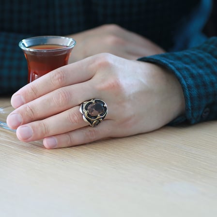 Faset Zultanit Taşlı Yanları Mikro Taş Mıhlamalı Zülfikar Temalı 925 Ayar Gümüş Erkek Yüzük