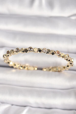 Pirinç Gold Renk Zirkon Taşlı Küp Dorika Model Kadın Bileklik - TJ-BB6635