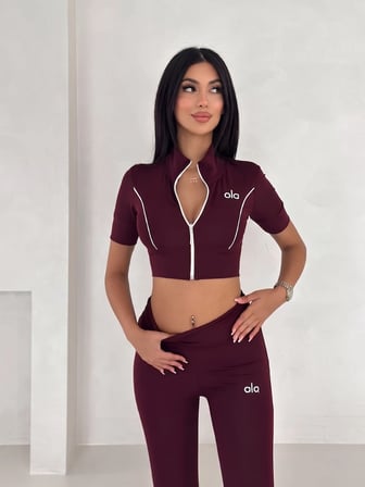 Kadın Fermuarlı Kısa Kollu Crop Top ve Yüksek Bel Tayt Spor Takımı