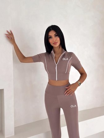 Kadın Fermuarlı Kısa Kollu Crop Top ve Yüksek Bel Tayt Spor Takımı
