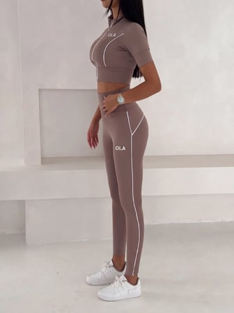 Kadın Fermuarlı Kısa Kollu Crop Top ve Yüksek Bel Tayt Spor Takımı
