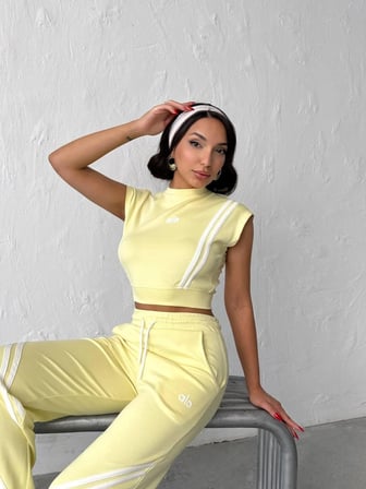 Kadın Şerit Detaylı Crop Top ve Yüksek Bel Bol Paça Pantolon İkili Takım