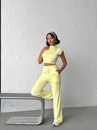Kadın Şerit Detaylı Crop Top ve Yüksek Bel Bol Paça Pantolon İkili Takım