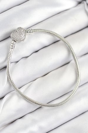 Pirinç Charm Zirkon Taşlı Kalp Model Gümüş Renk Kadın Bileklik