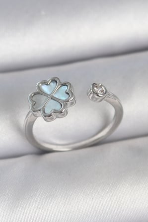 Pirinç Gümüş Renk Mavi Mineli Yonca Model Zirkon Taş Detay Ayarlanabilir Kadın Yüzük