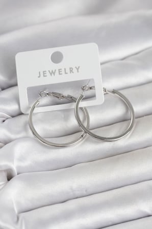 Gümüş Renk Pirinç Köşeli Kenar Halka 32 mm Kadın Küpe