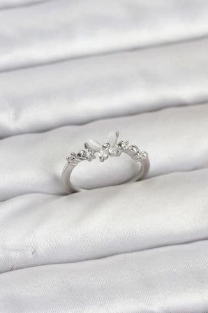Kelebek Model Gümüş Renk Pirinç Kadın Yüzük