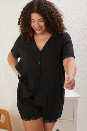 Curve Siyah Dantel Detaylı Gömlek Yaka Viskon Dokuma Pijama Takımı