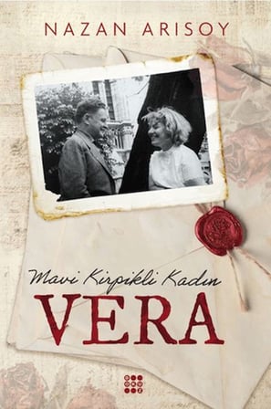 Mavi Kirpikli Kadın Vera