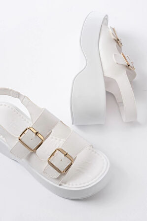 24414-572 Beyaz Tokalı  Günlük Dolgu Topuk Kadın Sandalet