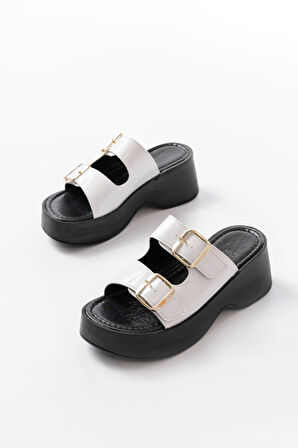 24414-574 Beyaz Rugan Günlük Tokalı Dolgu Topuk Kadın Terlik