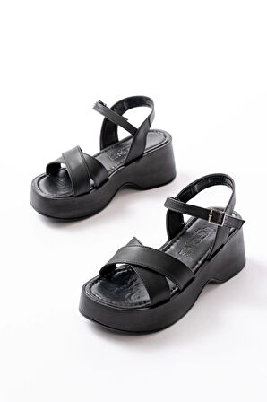 24414-1005 Siyah Günlük Çapraz Dolgu Topuk Kadın Sandalet