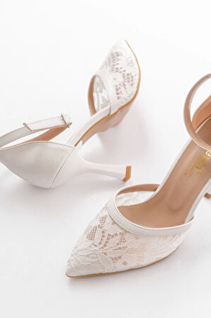 K-404 Beyaz Fileli Çiçek Detaylı  Kadın Topuklu Ayakkabı