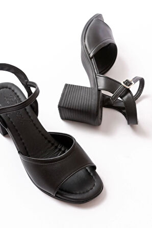 K-13 Siyah Günlük  Topuklu Kadın Sandalet