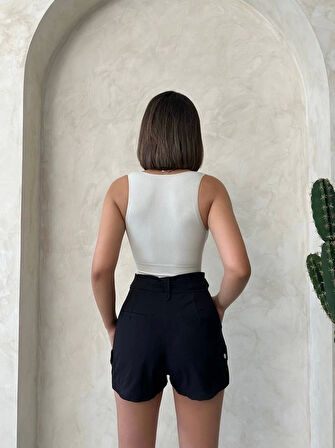 Kemer Detaylı Gabardin Şort Siyah S25289