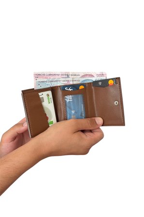 Premium Serisi Özel Kutulu Lüks Deri Mekanizmalı Cüzdan Kemer Kartlık Ve Bileklik Erkek Seti
