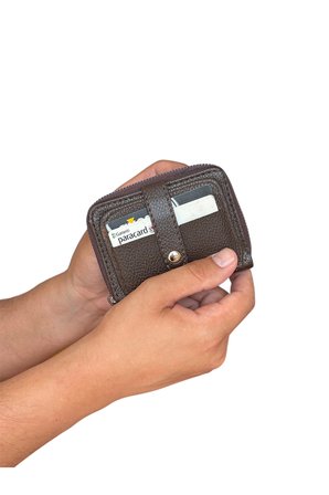 Premium Serisi Özel Kutulu Lüks Deri Yatay Fermuarlı Spor Cüzdan Kemer Kartlık Ve Çakmak Erkek Seti
