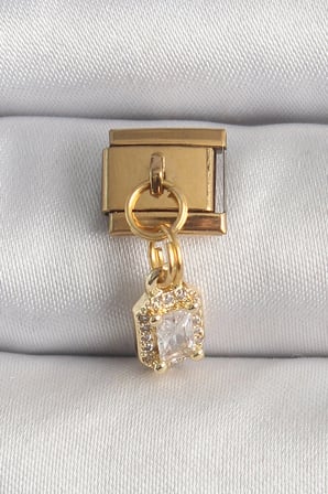 Çelik Gold Renk Sallantı Zirkon Taşlı Kare Tasarım Nomination Charm