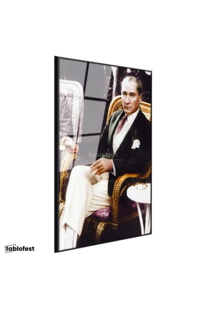 Siyah Renk Metal Çerçeveli Tamperli Cam Tablo Atatürk Hasır Koltuk Atatürk Tablosu Duvar Dekoru