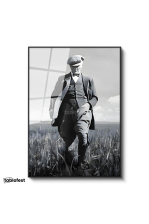 Siyah Renk Metal Çerçeveli Tamperli Cam Tablo Atatürk Kasketli Tarla Pozu Atatürk Tablosu Duvar Dekoru