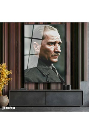 Siyah Renk Metal Çerçeveli Tamperli Cam Tablo Atatürk Asil Duruş Palto Atatürk Tablosu Duvar Dekoru